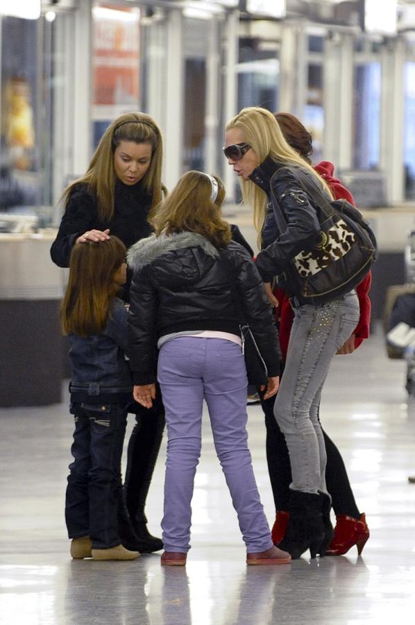 Aunque no lo parezca, hubo un momento en el que María José Campanario y Belén Esteban se llevaban. No bien, pero se llevaban, como bien atestigua esta foto. Sin embargo, Belén siempre ha sentido que su hija Andrea era dejada de lado durante las visitas a su padre y siempre acusó (más o menos veladamente) a María José Campanario de estar detrás de ello. Y en esas seguimos...