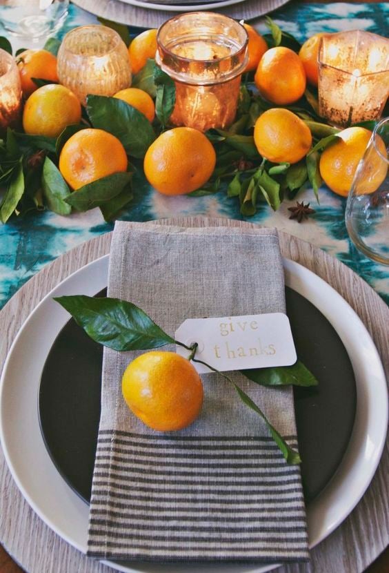 Decora con frutas de temporada y utilízalas como centros de mesa. Las naranjas, por ejemplo, aportarán aroma y color al ambiente. (Foto: Pinterest)