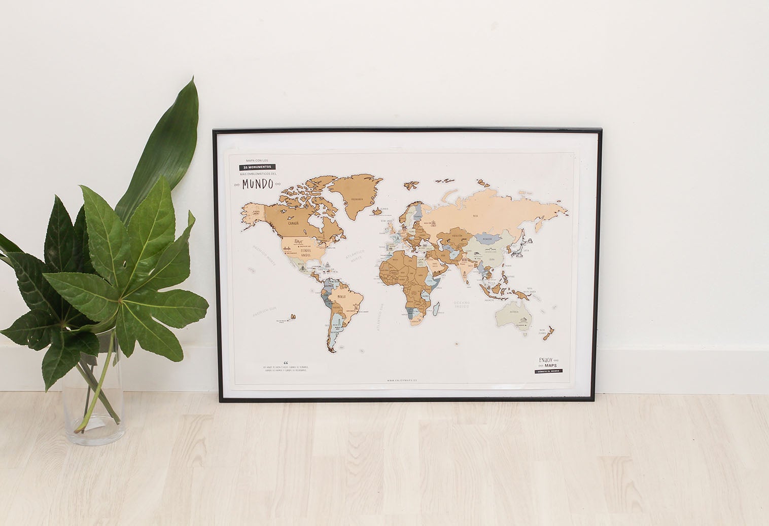 Enjoy Maps ha diseñado un mapa del mundo con tinta rascable e ilustrado con los monumentos más emblemáticos de los países. Mide 65x45cm y lo hay también en el mapa de España. Su precio: 19,99 euros. ¿no te parece una genial idea de descubrir países?
