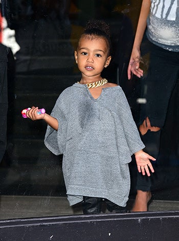 La hija de Kim Kardashian, North West, tiene un parecido a su madre, pero con el color de piel más oscuro.