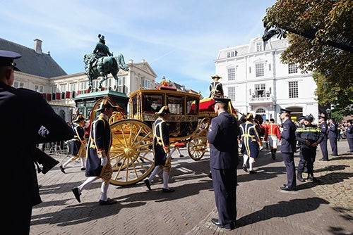 La carroza en la que viajan el Rey Willem-Alexander y la Reina Máxima en el Palacio Noordeinde.