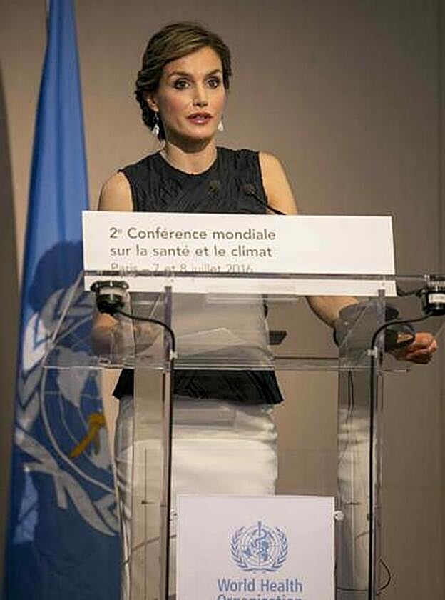 Doña Letizia se convierte en altavoz de la causa que defienda la organización que la llame.