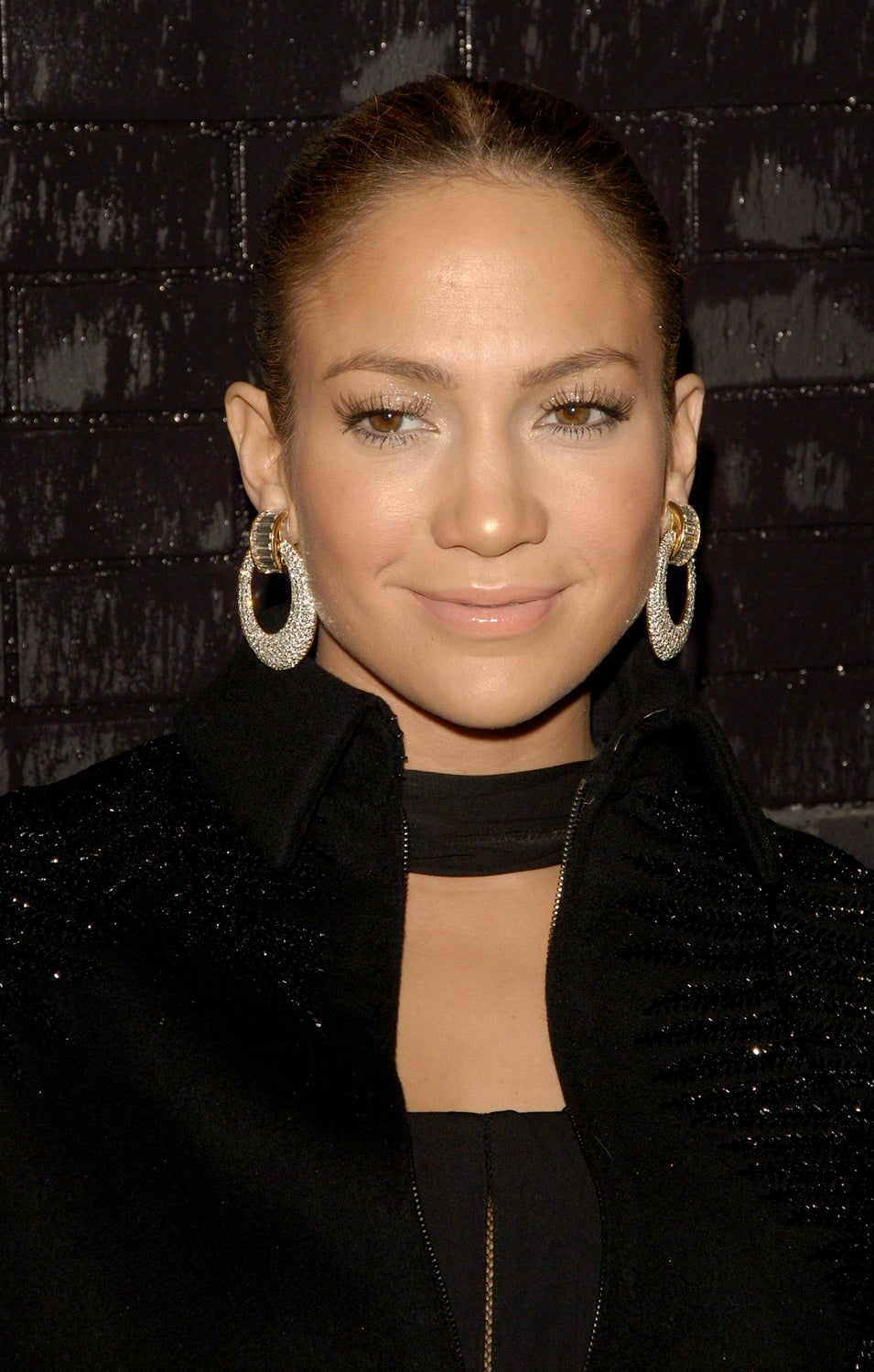 Con 38 años la cantante lucía un rostro joven. Según el doctor Arquero "ya se había retocado la nariz, de manera sutil, estrechando la punta, pero manteniendo los rasgos hispanos". También se había puesto "implantes en los pechos y posiblemente los glúteos". Además, según la doctora María Luisa Rodríguez "ya llevaba aumento de labios".