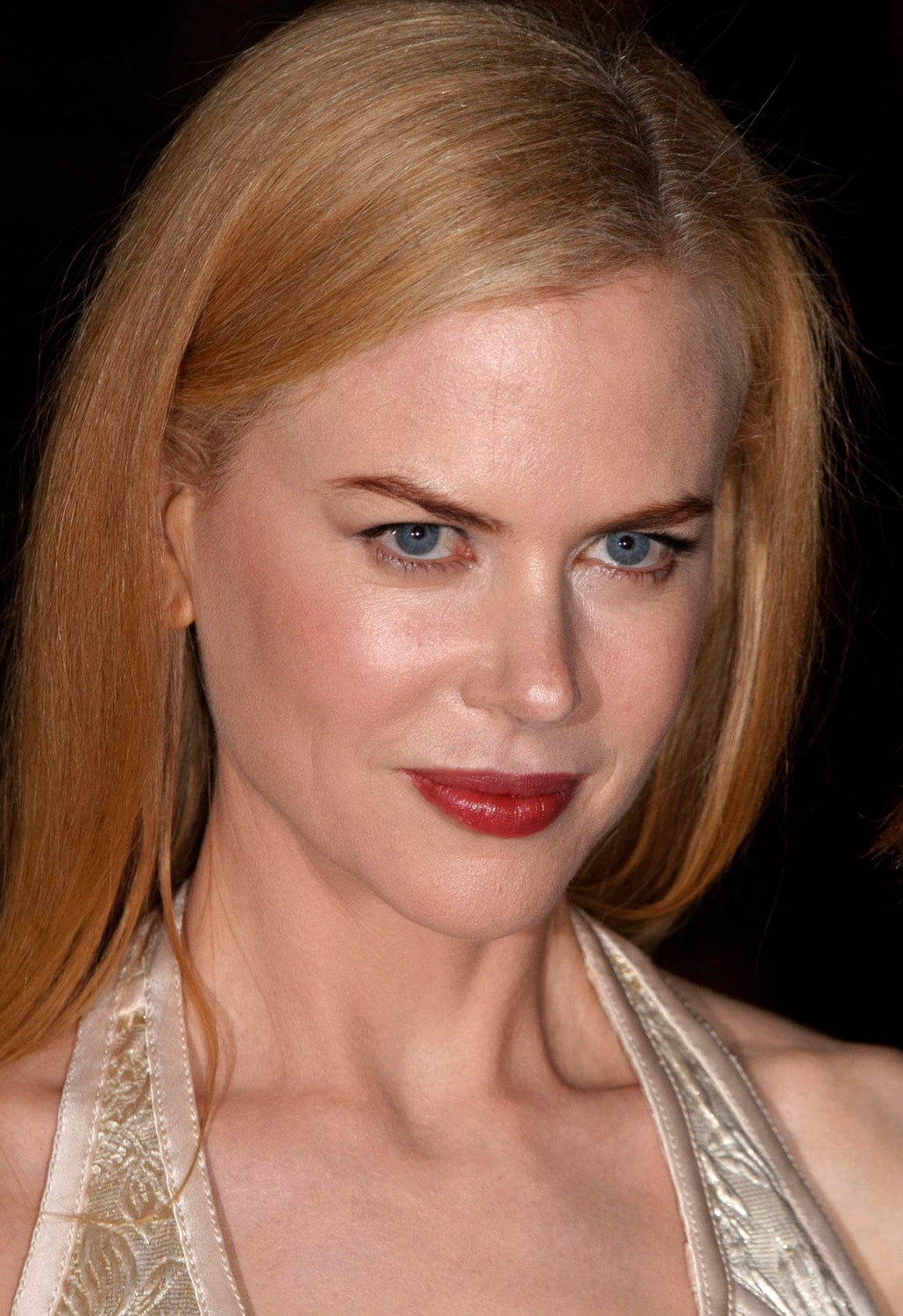 Con 40 años la actriz de ascendencia australiana ya había pasado por el quirófano. Nicole Kidman se ha arrepentido públicametne de sus múltiples operaciones estéticas: rinoplastia, lifting en cara y cuello, elevación de cejas, rellenos con bótox e hilos tensores.