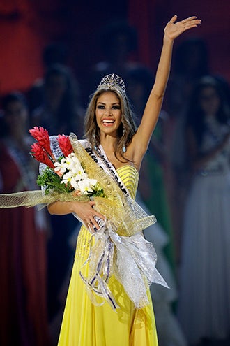 Dayana obtuvo el título Miss Universo 2008, durante el certamen que se realizó en Nha Trang, Vietnam. Con este triunfo, Venezuela iguala en el segundo puesto a Puerto Rico en el número de coronas obtenidas como país en el Miss Universo. En el certamen Miss Universo 2008 explicó que sus gustos eran el diseño, fotografía, publicidad y surf.