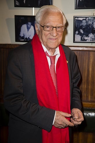 El Padre Ángel como uno de los premiados en la III edición de los Premios Chicote.