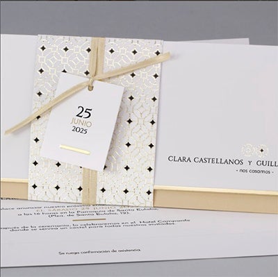 No esperes más y personaliza tu invitación de boda Yannis y todos sus complementos a juego.