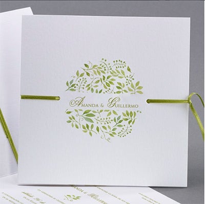 Las invitaciones de boda son tu sello personal, no descuides este paso. Con una bonita invitación empieza todo.