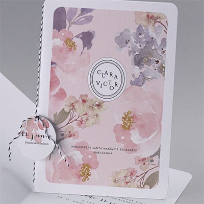 Dicen que las flores siempre despiertan buenas sensaciones...Invitación de boda Hortense junto con etiqueta personalizada donde puedes poner la fecha de un gran día.