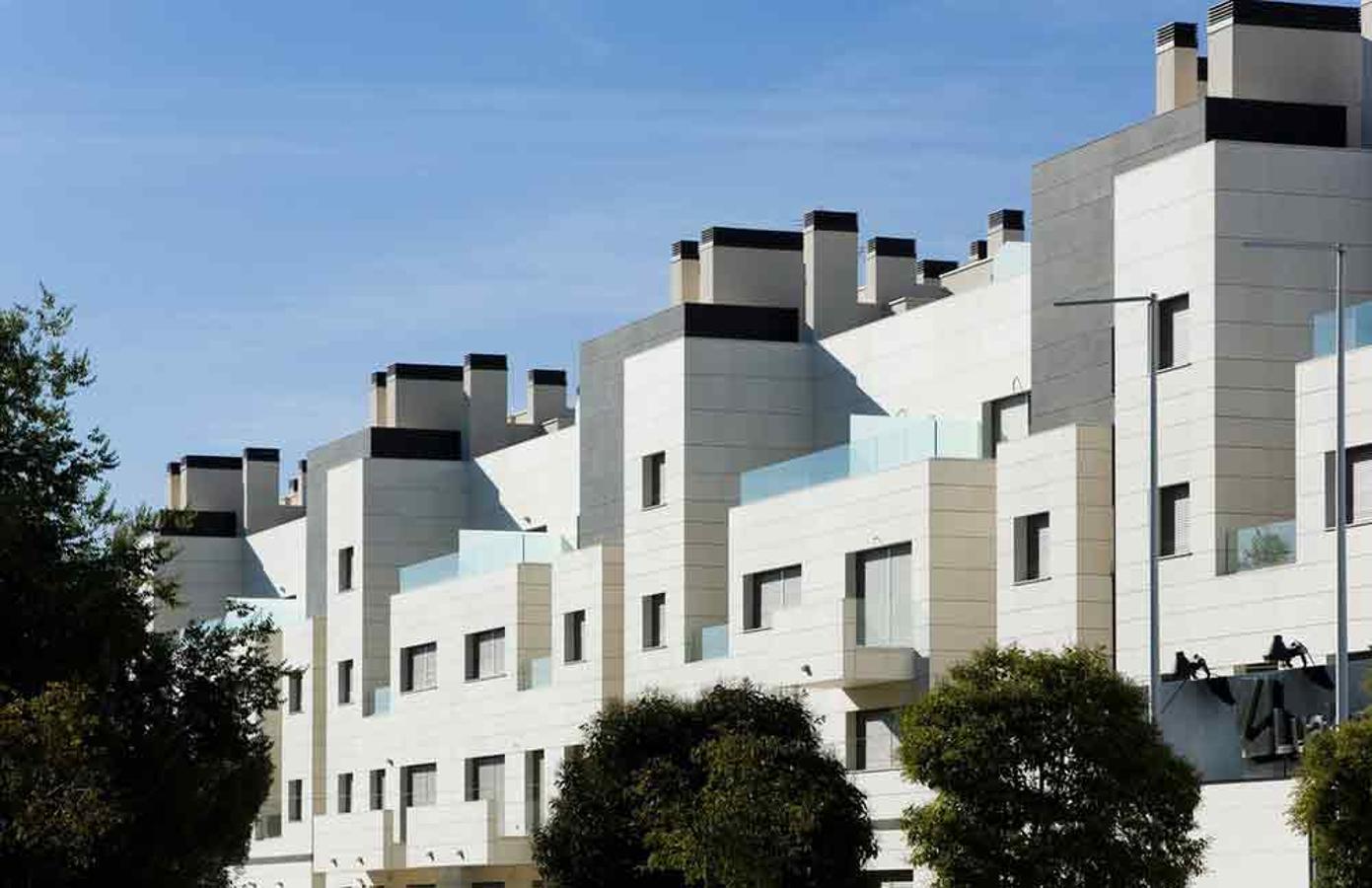 La nueva vivienda del cantante está situada en una exclusiva zona de Pozuelo de Alarcón, enuna urbanización levantada en el año 2009.