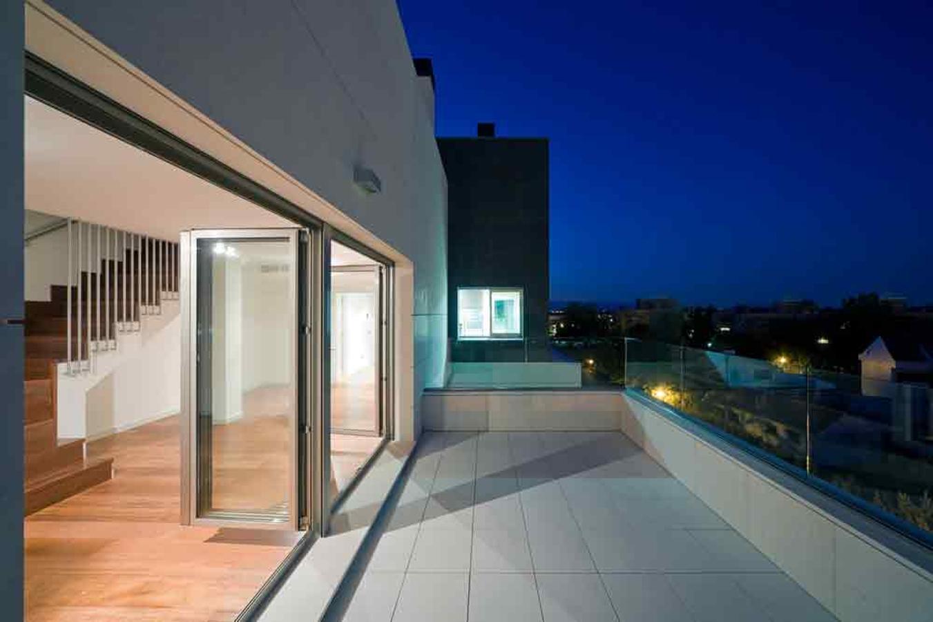 Aunque la urbanización cuenta con piscina comunitaria, el ático de David Bustamante cuenta con piscina privada para preservar su intimidad.