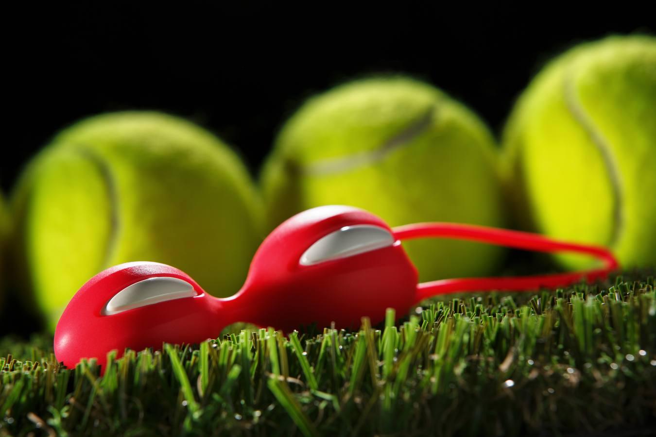 Las smartballs son accesorios de entrenamiento de suelo pélvico con dos bolas. La rotación de la bola en el interior estimula y fortalece la musculatura del suelo pélvico durante los movimientos propios de la vida cotidiana. Las sesiones deben ser de corta duración, pero con regularidad. Previene la incontinencia urinaria y los desprendimientos uterinos y además aumenta la sensibilidad durante el sexo, de hombres y mujeres. Precio: 24,90 euros.