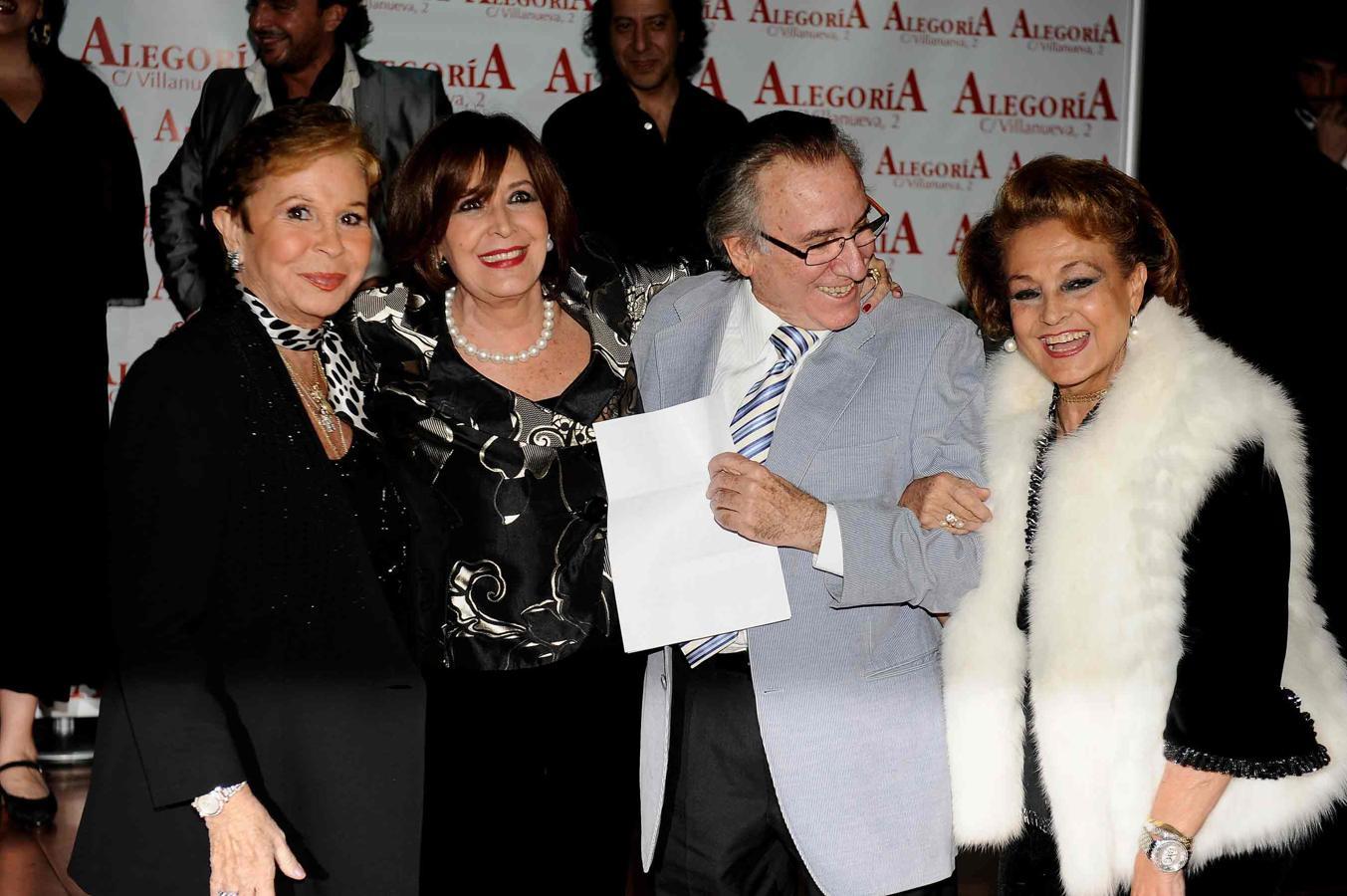 Carmen Sevilla junto a Concha Velasco, Lina Morgan y Manolo Escobar.