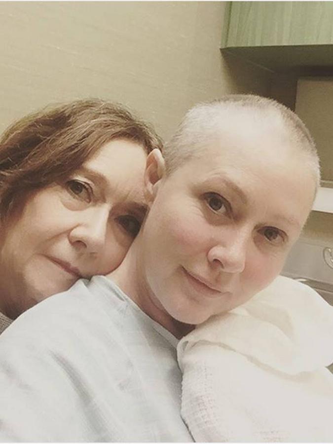 Este día su madre la acompañaba porque a pesar de que se sentía muy cansada por el tratamiento quería ir a comprar un regalo para su marido por Navidad.