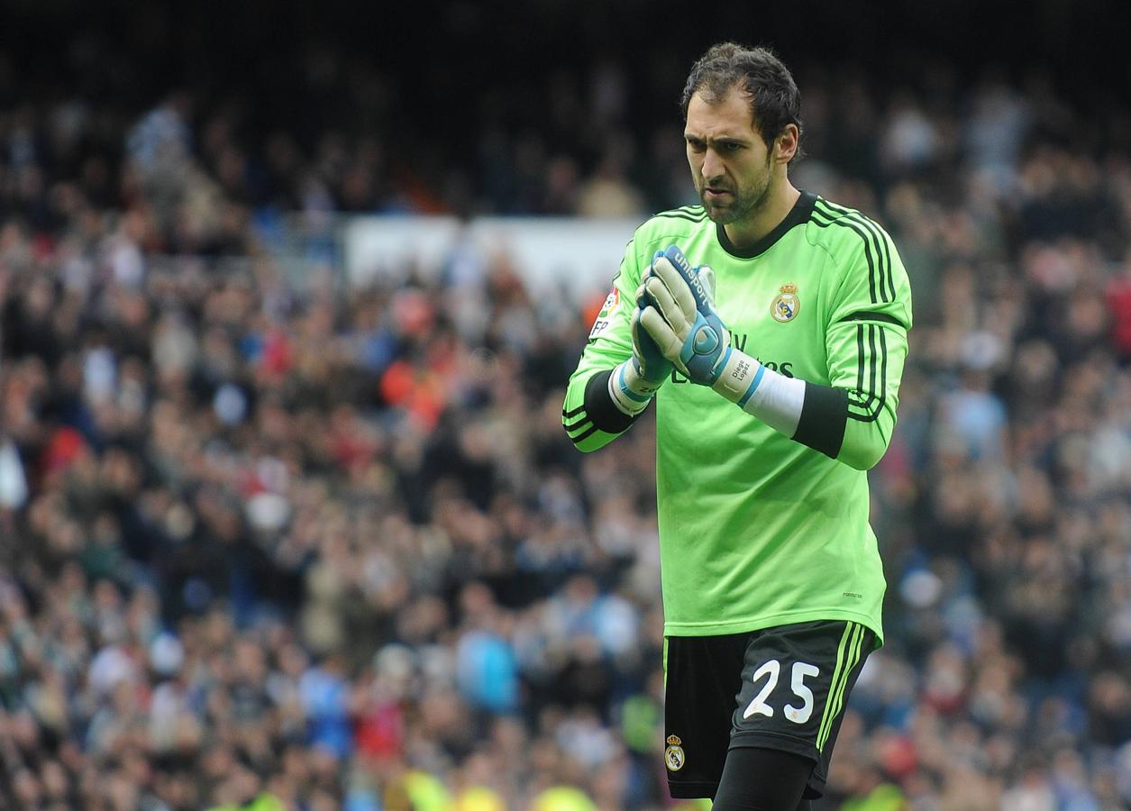 El portero Diego López vio como su pelo le empezaba a dar problemas durante su etapa en el Madrid. Aquí le vemos con grandes entradas en 2014...