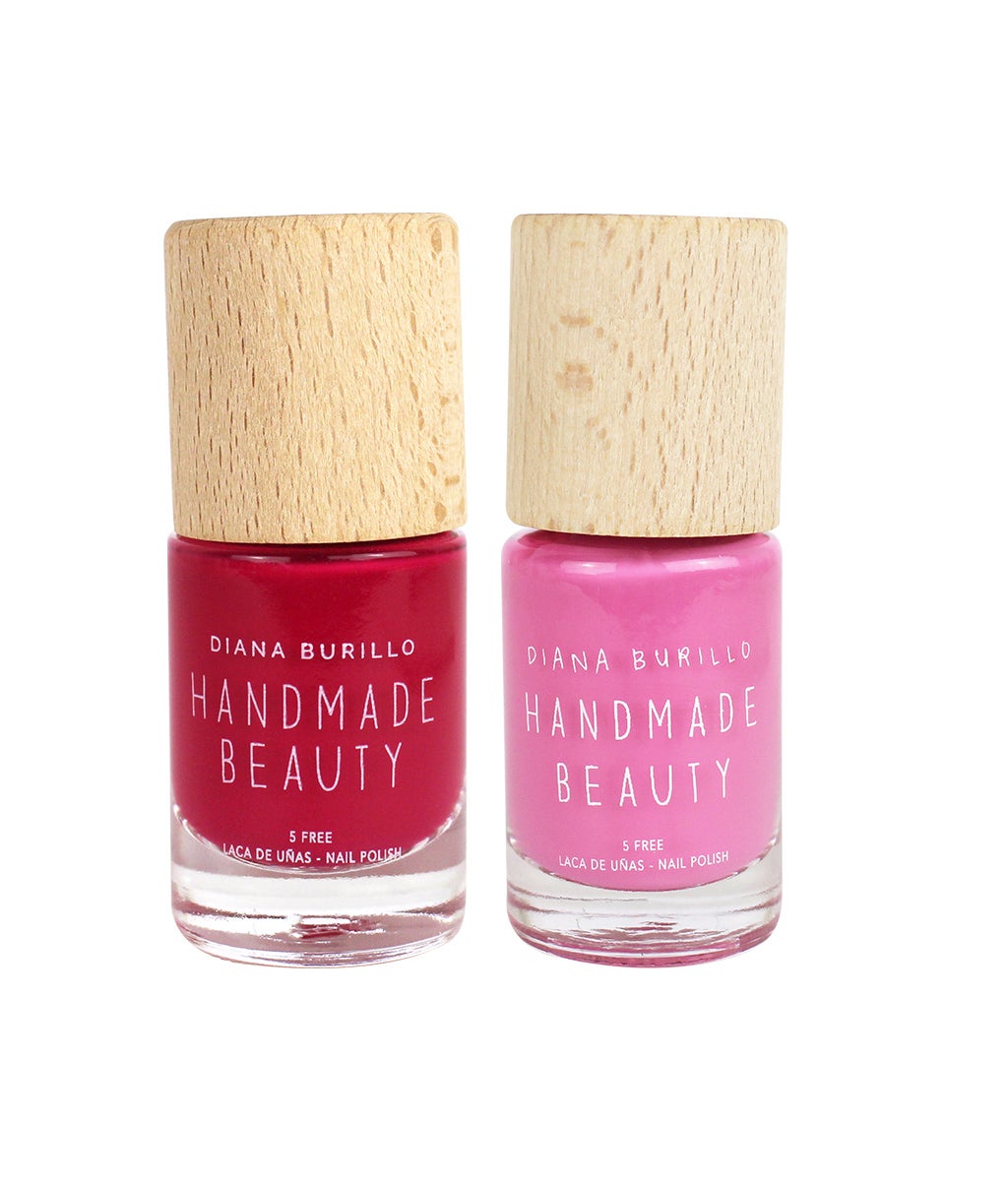 HandMade Beauty destinará el 20% de las ventas de estos dos esmaltes 5 Free al grupo Geicam de investigación en cáncer de mamá. Los tonos elegidos son Cramberry y Strawberry que puedes adquirir en su web o en las tiendas HandMade Beauty de Madrid. Los esmaltes son 5 Free, y pertenecen a la línea All in One de cosmética 100% natural, unisex y vegana. Libre de siliconas y parabenos. (16€)