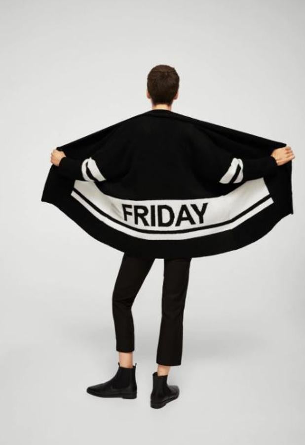 Chaqueta 'lettering' con la palabra Friday de Mango. Precio: 35,99 euros.