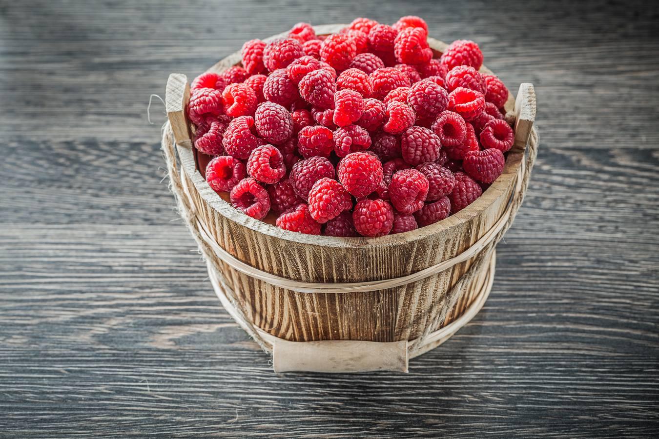 La frambuesa contiene 0,1 gramos de ácido alfa-linolénico, un tipo de omega 3, por cada 100 gramos.
