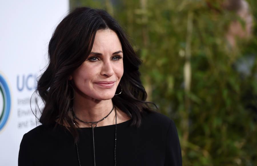 Hace años que superó los 50 pero parece que el tiempo no pasa por ella. La entrañable Mónica de 'Friends' nos dejó momentos maravillosos para el recuerdo, así como escenas escalofriantes con su participación en la saga 'Scream' .