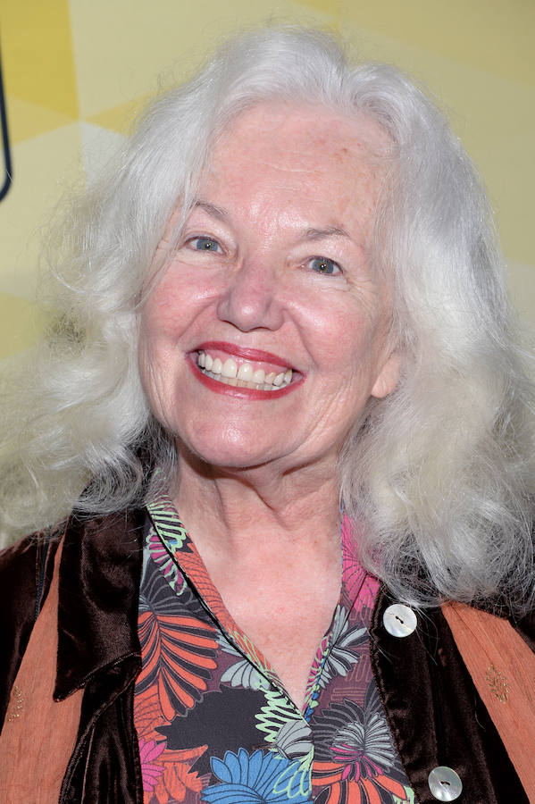 Tardó mucho tiempo en volver a ponerse delante de las cámaras, pero lo hizo. Y podemos verla así de sonriente.