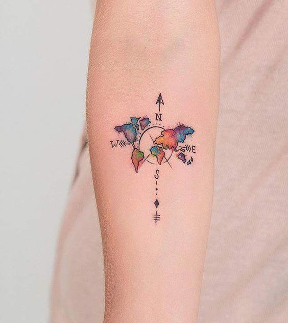 Este pequeño tatuaje da mucha vida. ¡Vivan los colores!