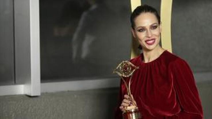 Fotos: Eva González, la más elegante de los Premios Iris