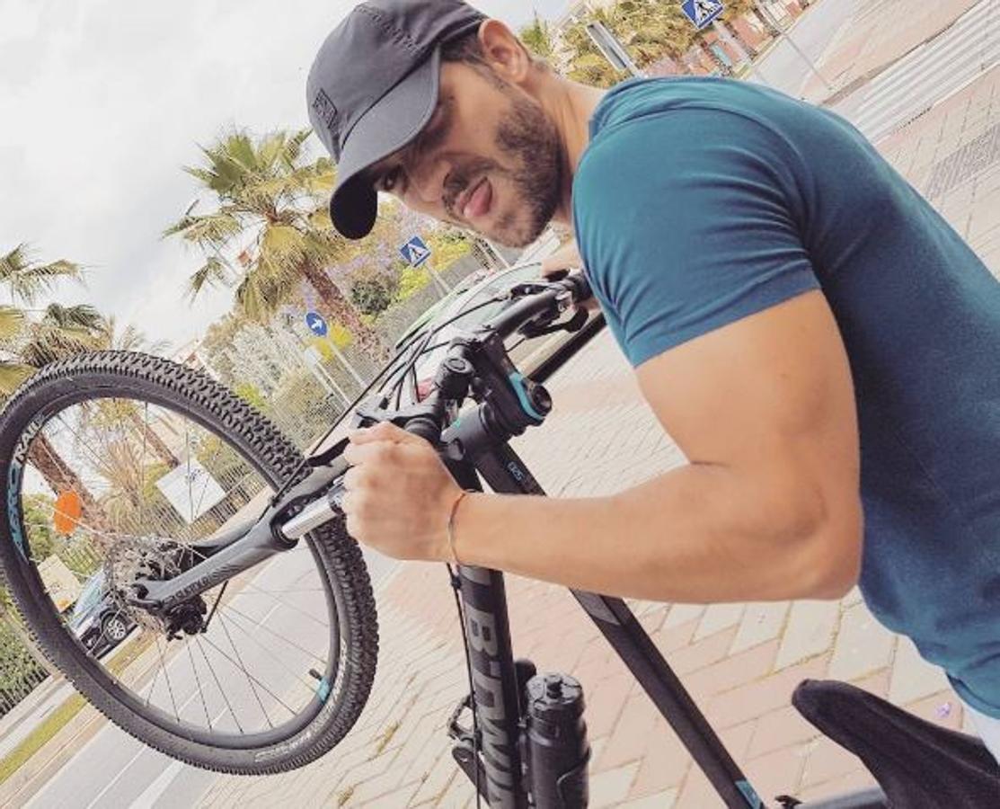 Y yo mientras tanto vivo la vida y tú… enséñame tus alas y grita que la vida es bonita aunque esté del revés.