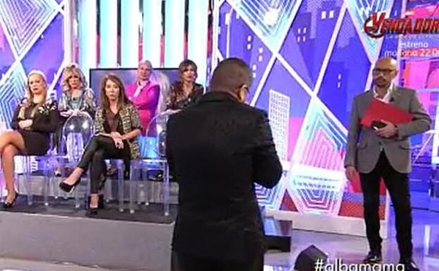 Jorge Javier frenando la marcha de los colaboradores.