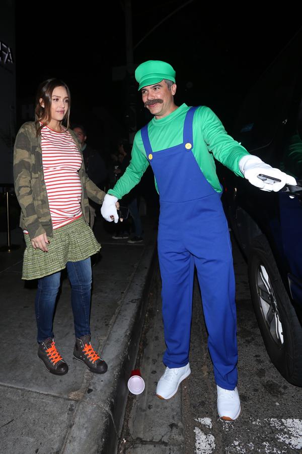 Nos encanta el disfraz de Luiggi del marido de la actriz.