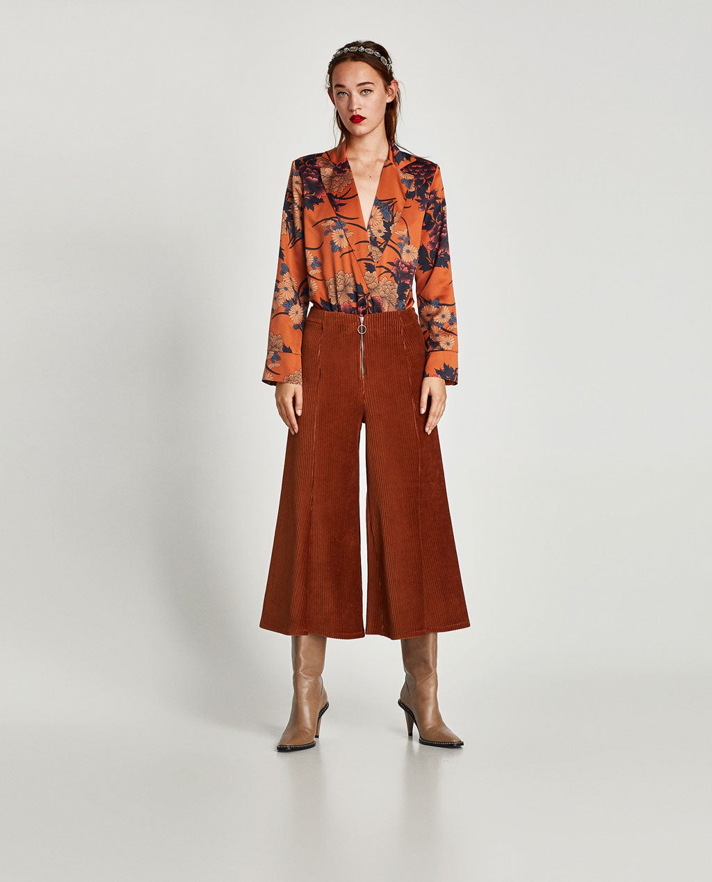 Pantalón culotte de pana de Zara. Precio: 22,95 euros.