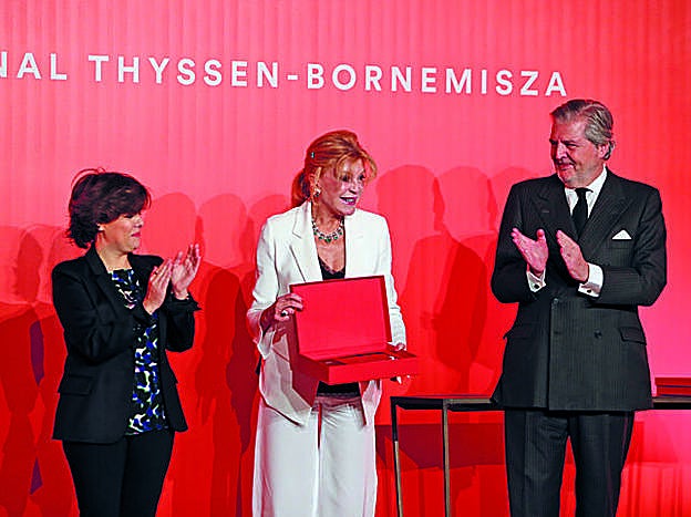 Tita Cervera, junto a Soraya sáenz de Santamaría e Íñigo Méndez de Vigo.