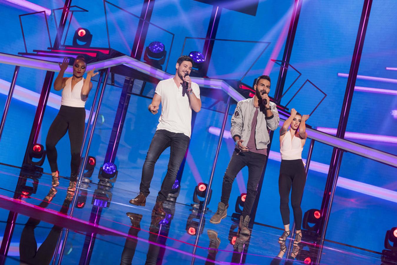 Les tocó interpretar el tema de moda: "Reggaeton Lento" (CNCO)