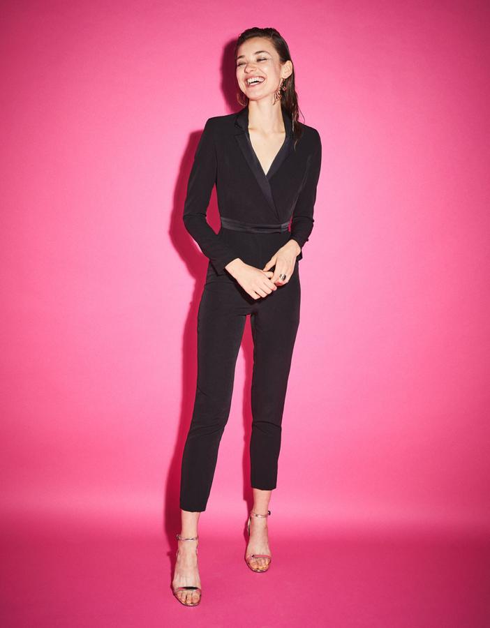 Mono tipo esmoquin de Bershka. Precio sin rebajar: 39,99 euros.