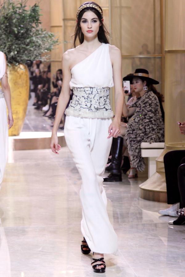 Chanel nos propone un viaje en el tiempo y el espacio desde el corazón de China a la tradición de la Grecia clásica.