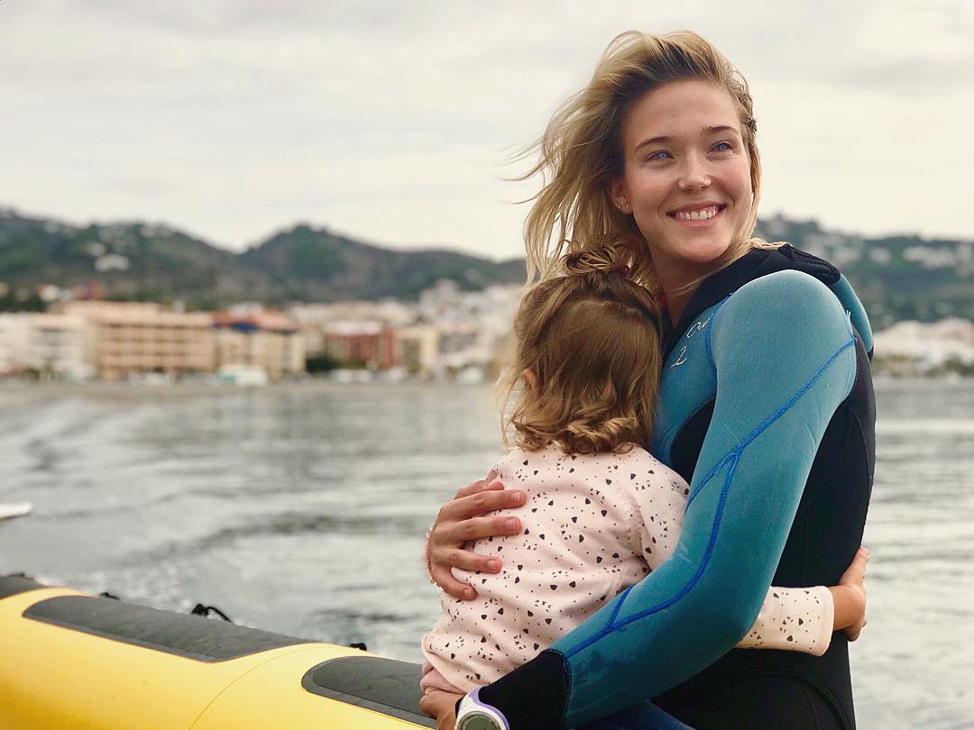 Cada vez que vemos una imagen de Patry junto a Lis, se nos ablanda el corazón. Es una niña muy tierna y va a seguir los pasos de su mamá.