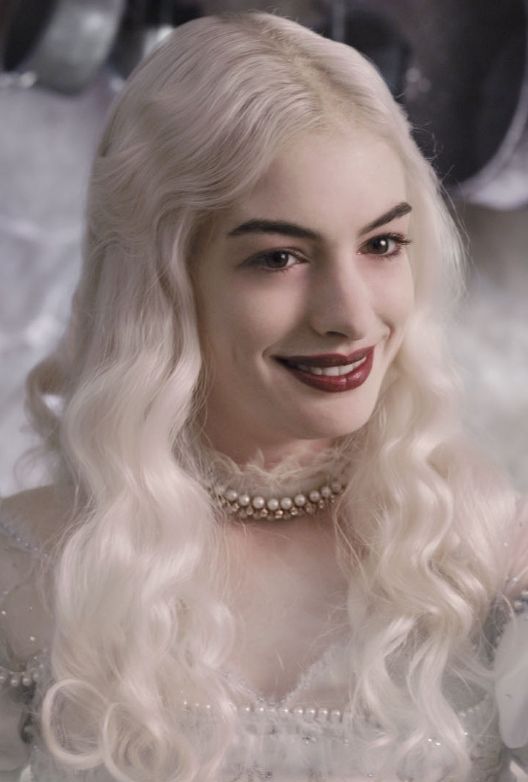 Se convirtió en reina gracias a 'Alicia en el país de las maravillas', donde interpretó a Mirana, la reina Blanca.