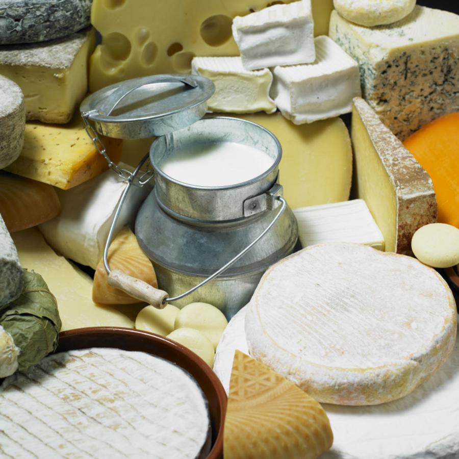 Los lácteos son una apuesta segura para elevar el número de espermatozoides, la vitamina B12 ayudará a ello. Puedes encontrar lácteos en la leche, el queso o el yogur.