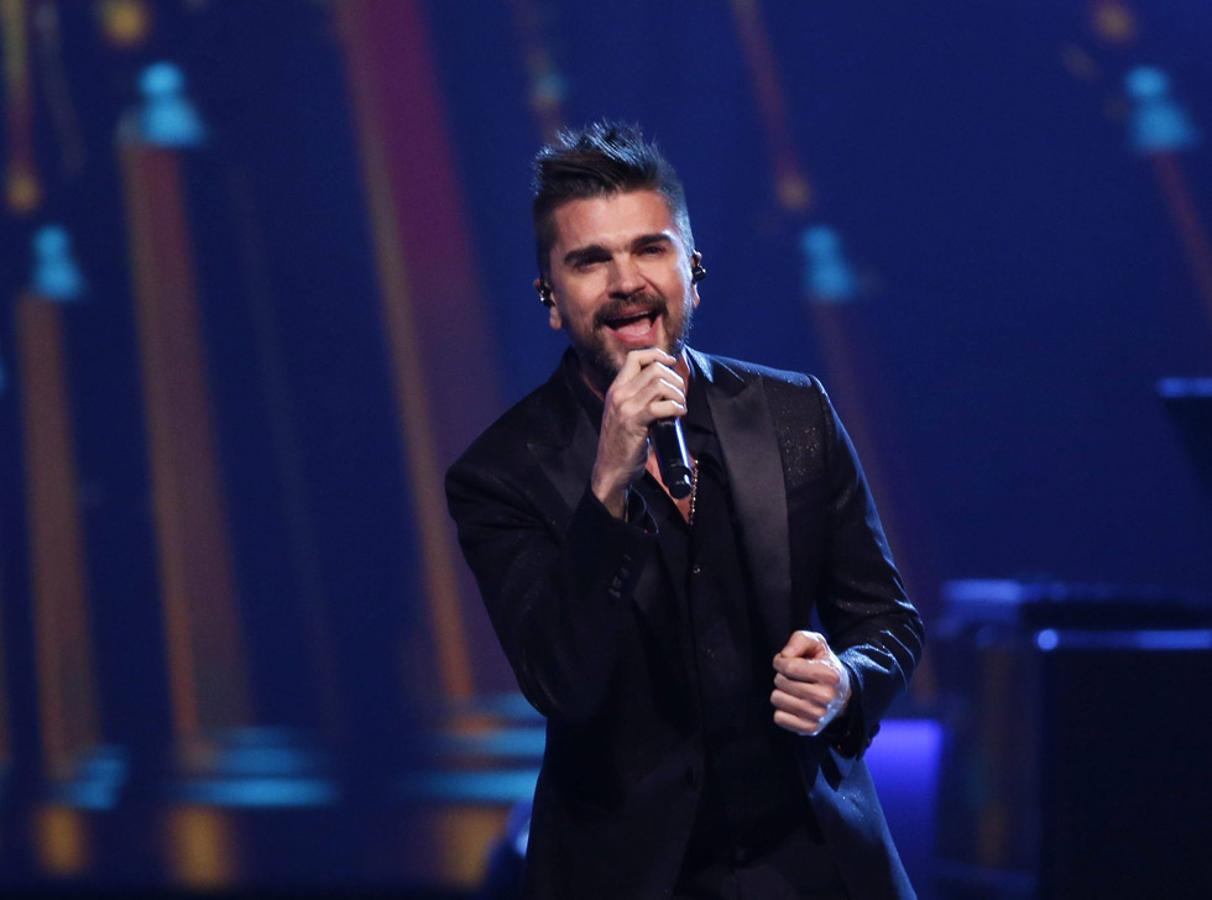 Cantó "Quisiera ser" junto a Camila Cabello.