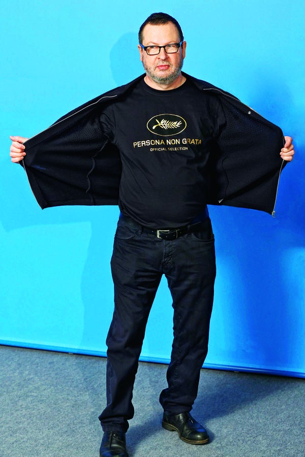 La cantante Björk ha insinuado en varias ocaciones que el director de cine Lars Von Trier la acosó sexualmente.