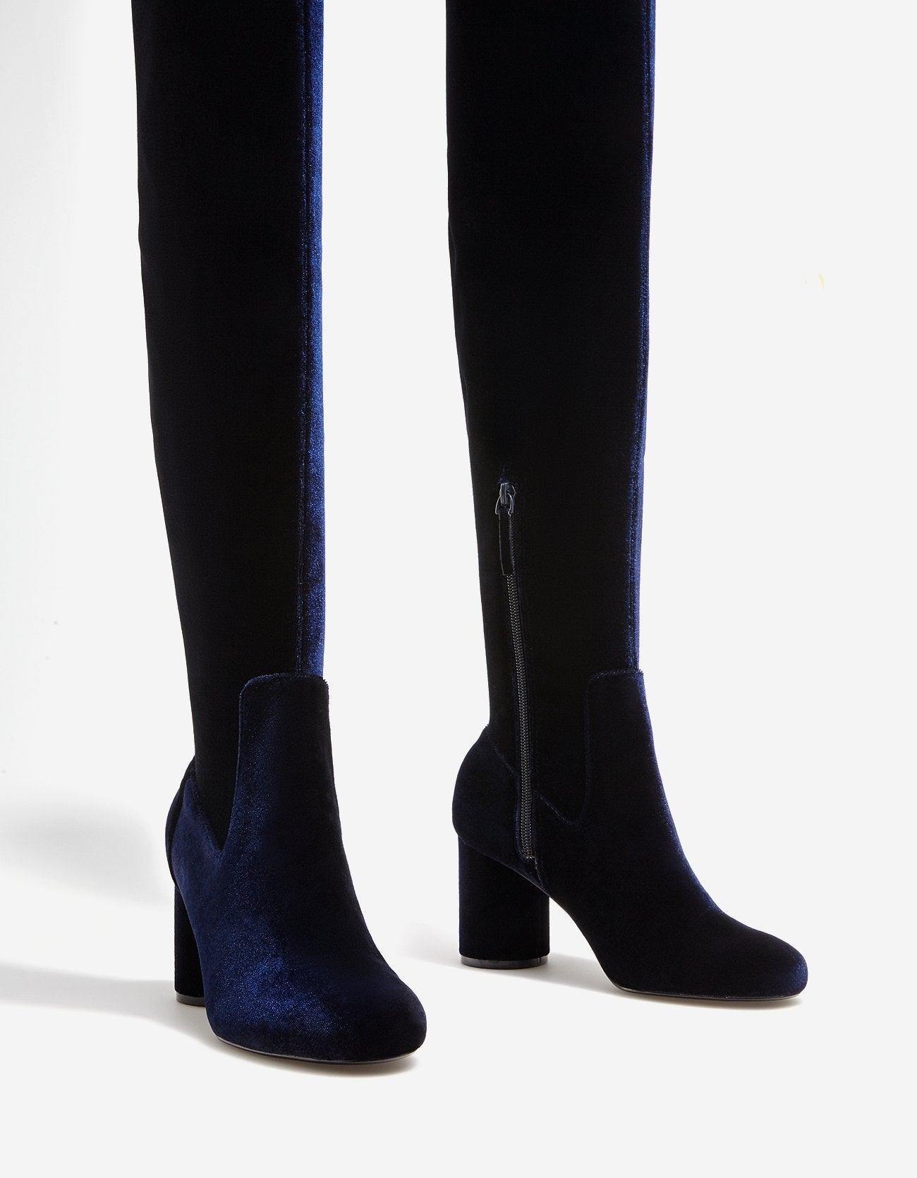 Botas altas de tacón y terciopelo de Stradivarius: 49,95 euros.