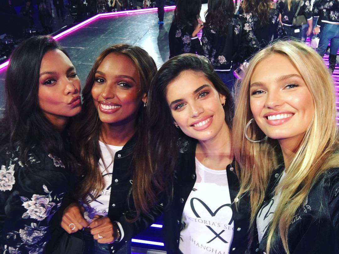 Lais Ribeiro, Jasmine Tooke, Sara Sampaio y Romee Strijt. Foto: Instagram de Sara Sampaio.