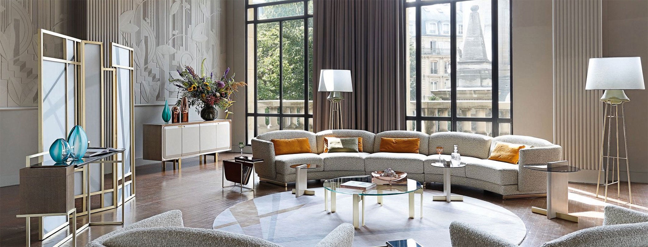 Roche Bobois se suma a la tendencia de los sofás de formas curvadas con el modelo Paname.