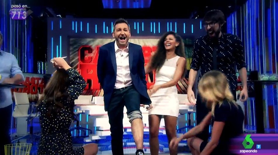 Si hay algo a lo que no pueden resistirse en 'Zapeando' es a dar el espectáculo y esta vez les tocó a Frank Blanco y a Miki Nadal, que probaron la depilación con cera... ¡Nos morimos de risa!