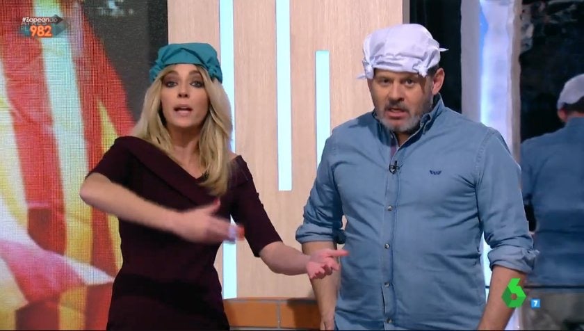 Al más puro estilo Donald Trump, Miki Nadal y Anna Simon lo tenían claro. Ladrillo a ladrillo levantaron un muro en plató para que sus compañeros de 'Al Rojo Vivo' no se colaran en su programa. ¡Qué fuerte!