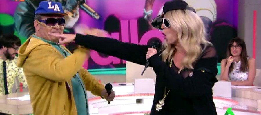 Una prueba en la que nos partimos de la risa es con la pelea de gallos, en esta ocasión de Miki Nadal y Anna Simon.