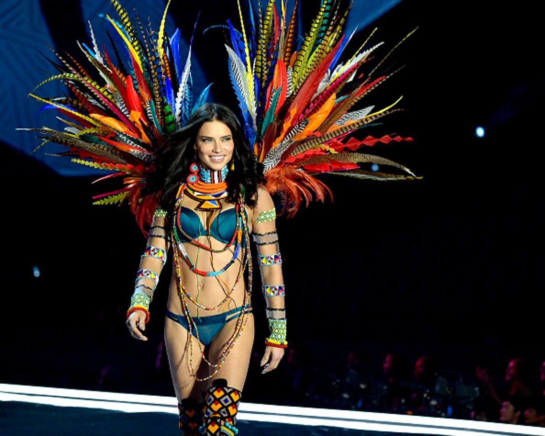 Tiene 36 años y más de 20 desfilando: la moda es la pasión de la brasileña y eso se nota. Disfruta con sus trabajo y por eso se ha embolsado 10.5 millones de dólares.