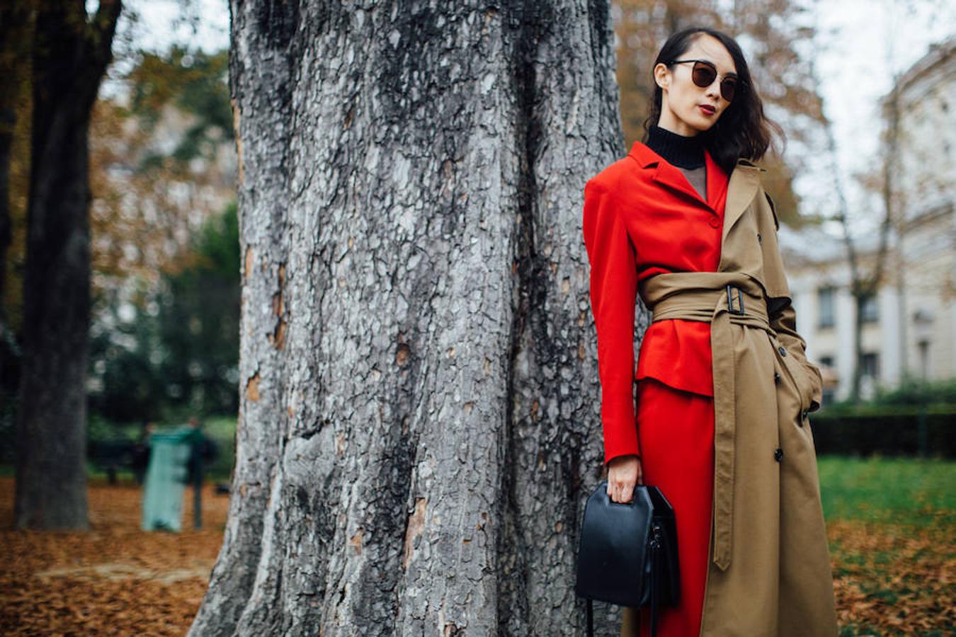 Que un abrigo no estropee un gran look: anúdate la gabardina a la cintura.