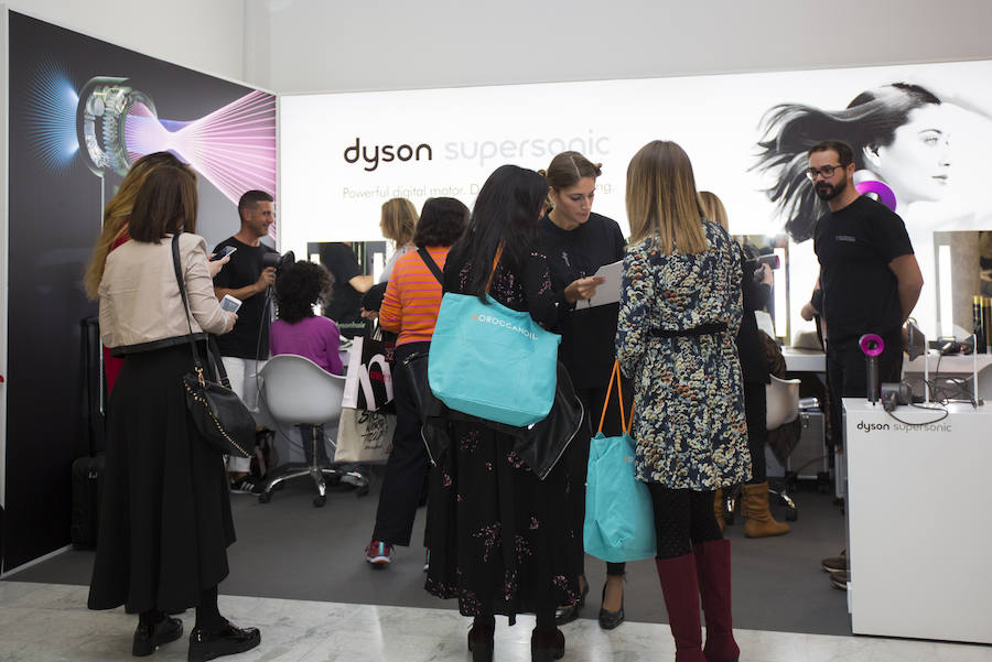 En el stand de Dyson las visitantes pudieron probar el Dyson Supersonic, el secador que cuida el cabello y que fue uno de los ganadores de los Premios Belleza 2017.