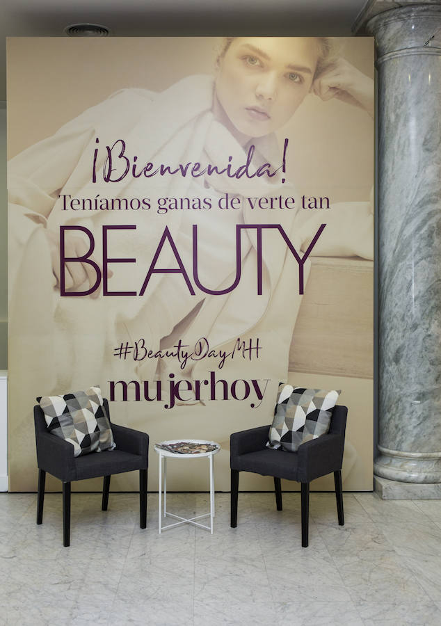 El Palacio de Neptuno acogió la nueva edición del Beauty Day de Mujerhoy, celebrada el jueves 23 de noviembre. Cientos de personas disfrutaron de un día dedicado a la belelza gracias a las marcas que nos acompañaron: Dyson, Clarins, Elizabeth Arden, Roger & Gallet, Estée Lauder, Moroccanoil, Essie, Guapabox, Fit Food, Marqués de Cáceres, Licor 43, Aqudeus y No Solo Fotomatón.