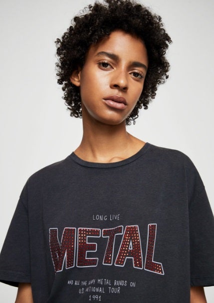 Camiseta con mendaje de Mango: 19,99 euros.